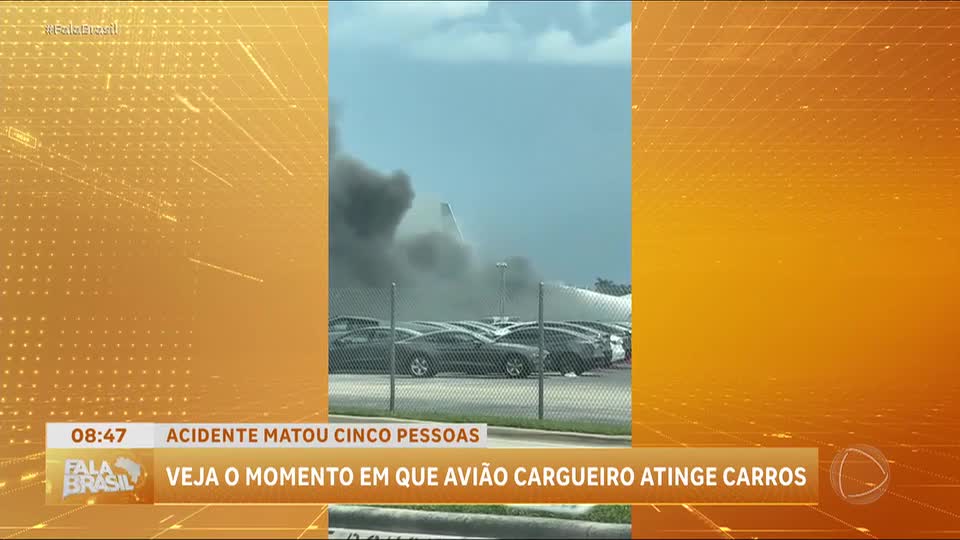 Avião cargueiro sai da pista, atinge carros e deixa cinco mortos em Miami
