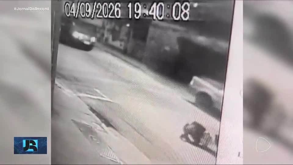 Adolescente usa spray de pimenta e pula de carro em movimento para escapar de sequestro no RJ