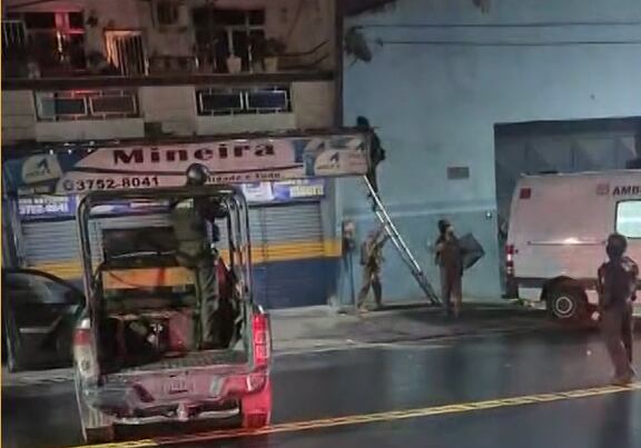 Homem é preso após manter pais em cárcere privado em São João de Meriti (RJ)