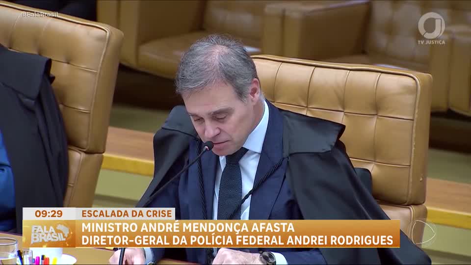 Mendonça afasta delegado-geral da Polícia Federal