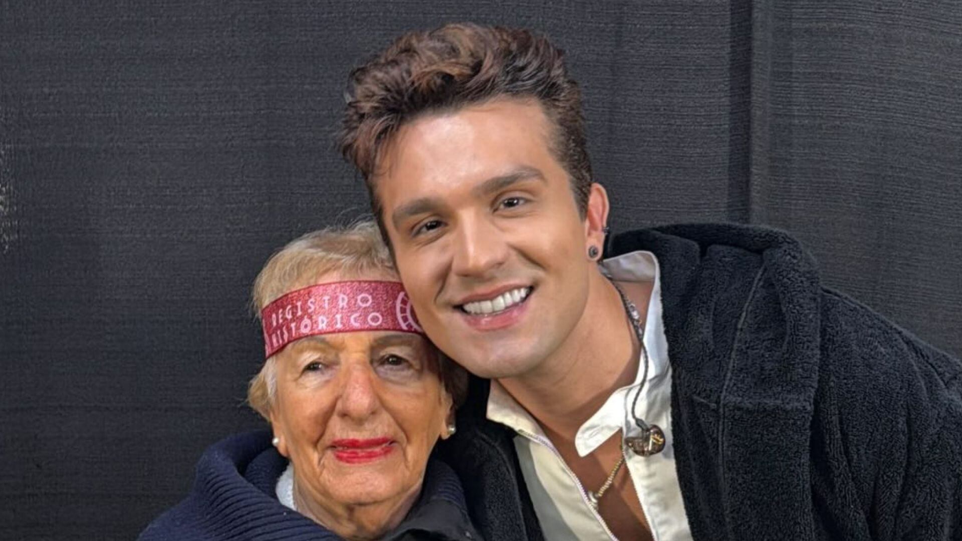 Emoção! Luan Santana conhece fã de 93 anos que fez festa com tema do cantor