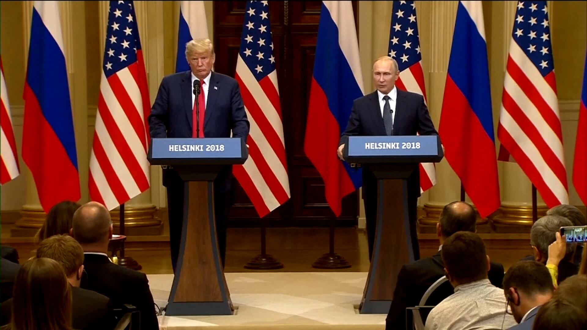 Donald Trump e Vladimir Putin conversam por telefone sobre guerra na Ucrânia