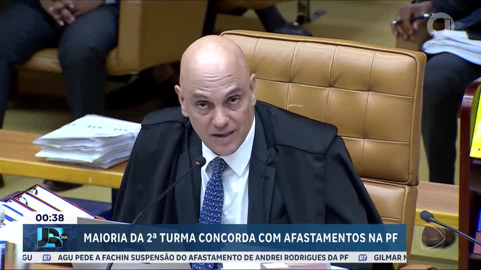 Moraes e Mendonça ficam lado a lado no STF em meio à crise na PF