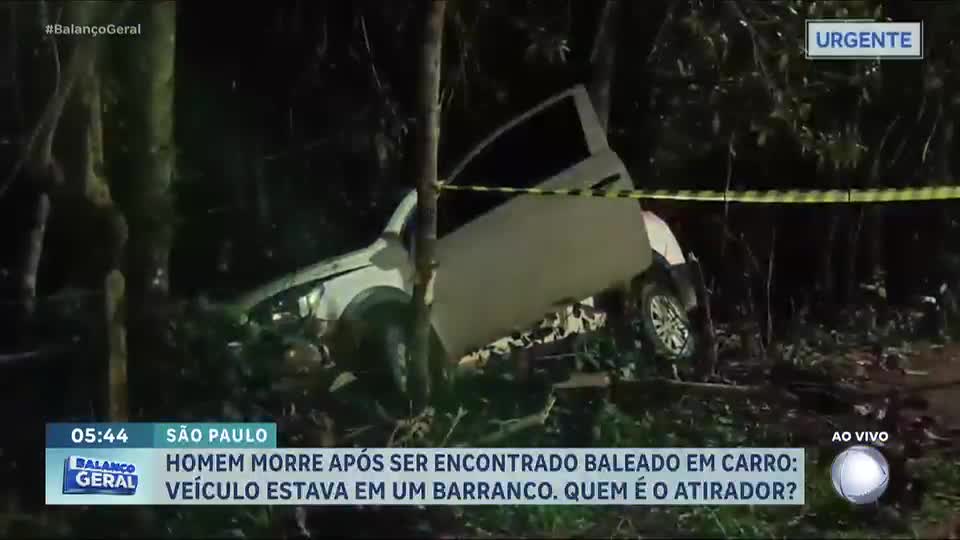 Homem é encontrado morto dentro de carro caído em barranco na Grande São Paulo
