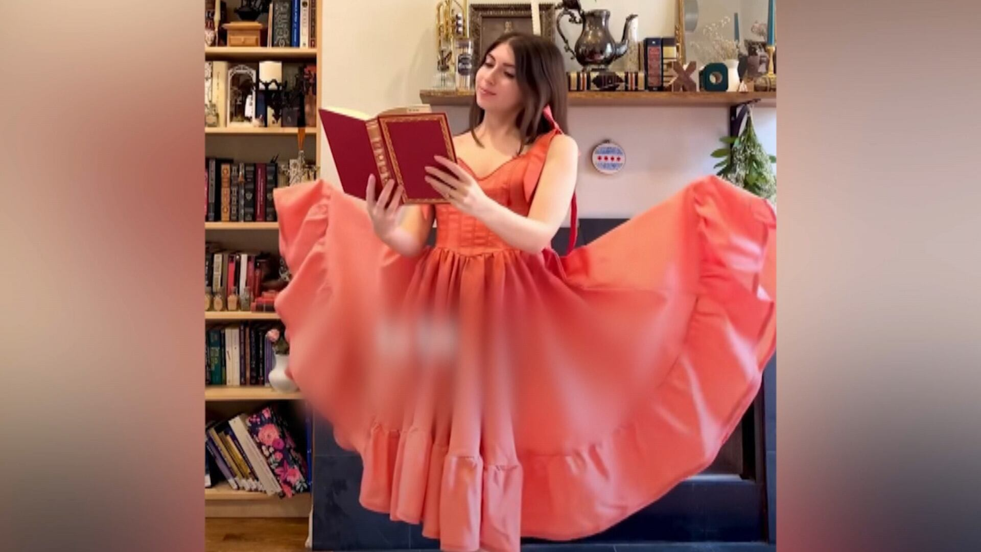 Engenheira americana une tecnologia e moda para criar vestidos que se movem sozinhos