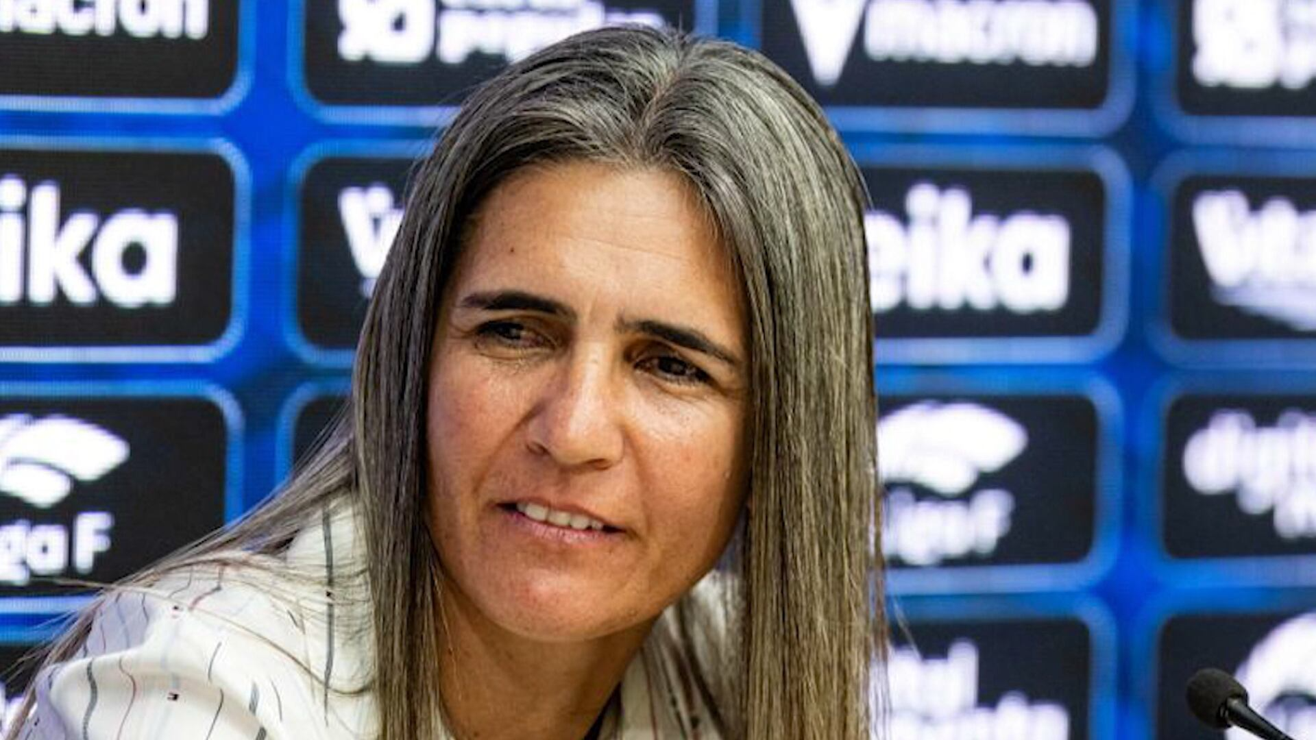 ‘Objetivo alcançado’, diz Emily Lima, primeira técnica brasileira a dirigir um time da Europa