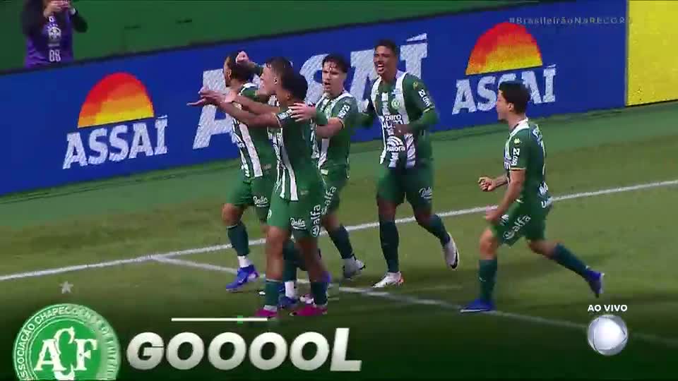 Gol da Chapecoense! Após falta polêmica, Garcez escora lançamento e empata de cabeça