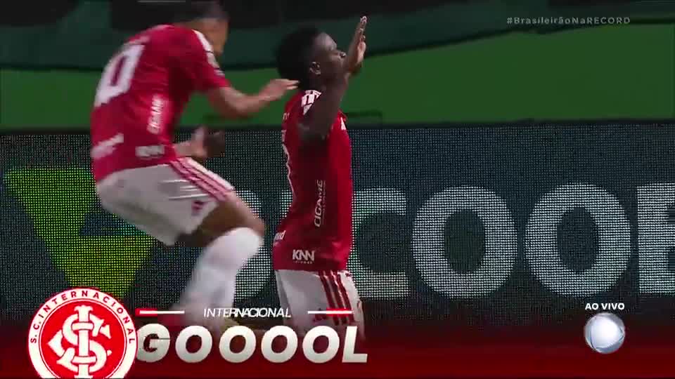 Gol do Inter! Chapecoense faz péssima saída de bola e entrega para Carbonero marcar