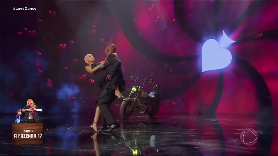 Influenciador Luan Roque tem chance dupla no Love & Dance; assista à primeira apresentação