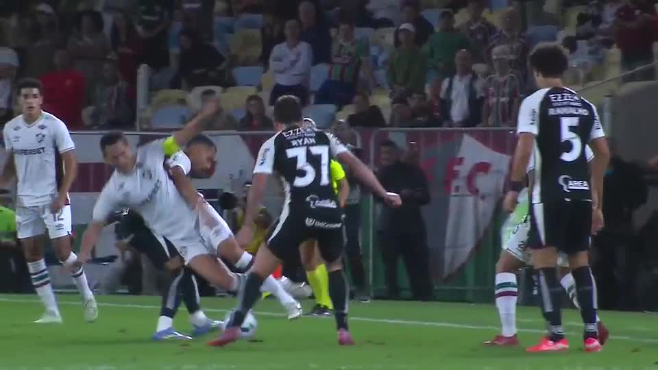 Melhores Momentos: Corinthians bate o Fluminense no Maracanã e sobe na tabela do Brasileirão