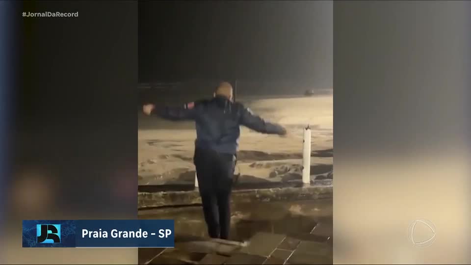 Guarda municipal é engolido por cratera em Praia Grande, litoral de SP