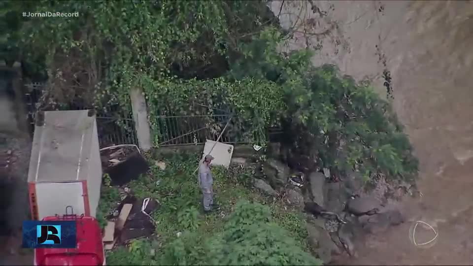 Seguem buscas por homem que desapareceu depois de ser arrastado por correnteza em SP