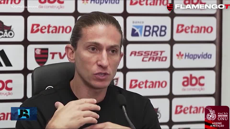 Flamengo vence e mantém liderança do Brasileirão por mais uma rodada