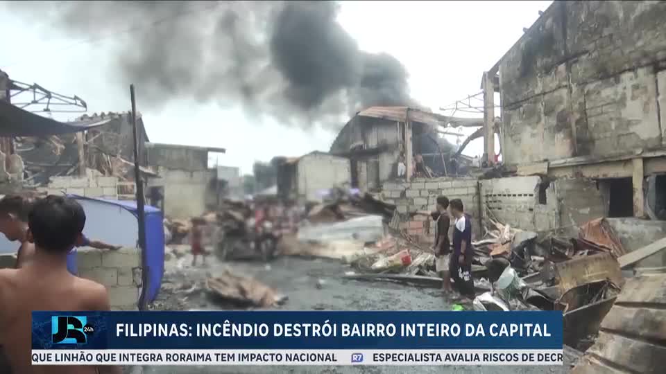 Incêndio destrói bairro inteiro em Manila, nas Filipinas