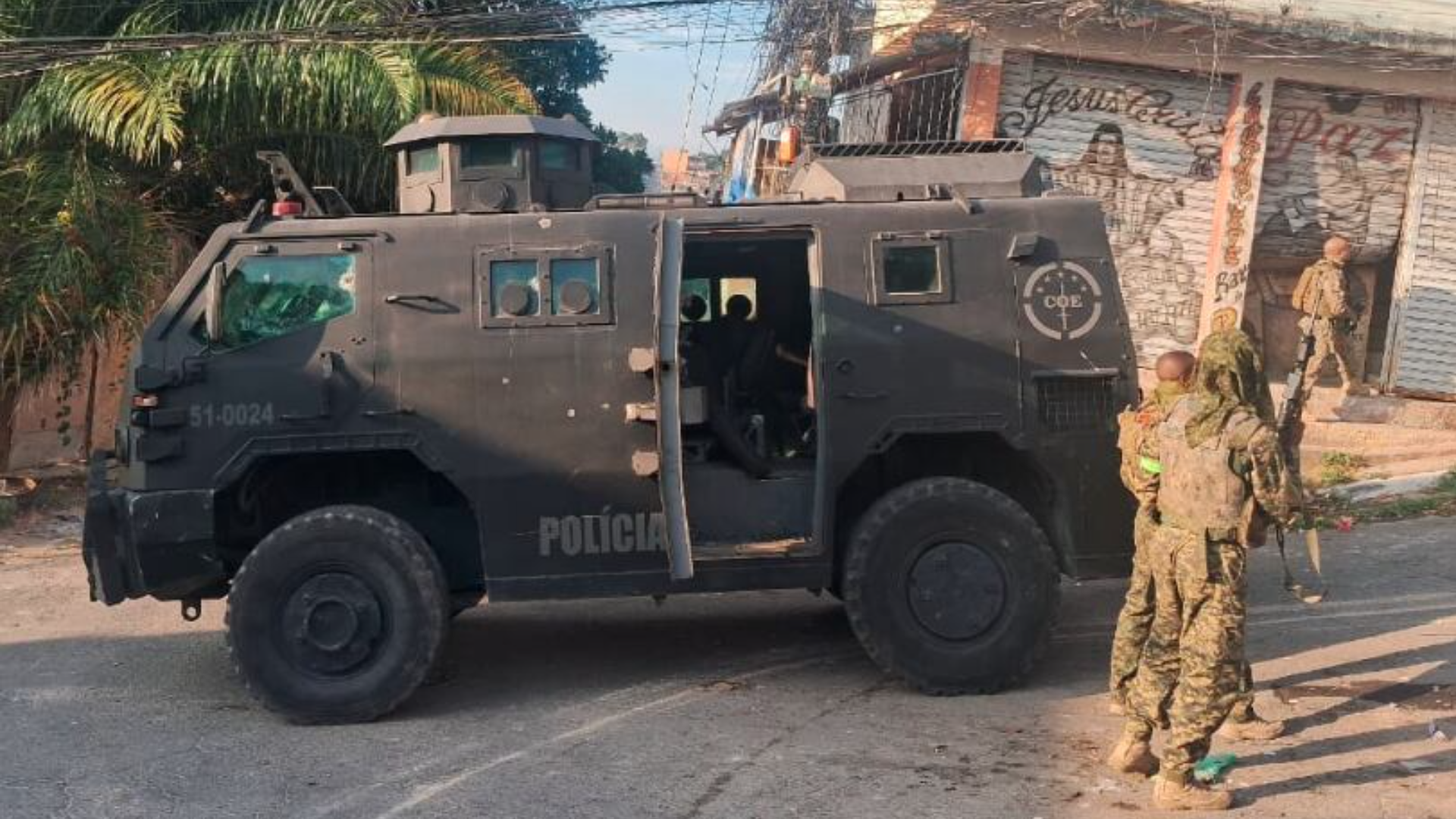 Dois criminosos morrem e outro é preso durante operação no Complexo da Mangueirinha