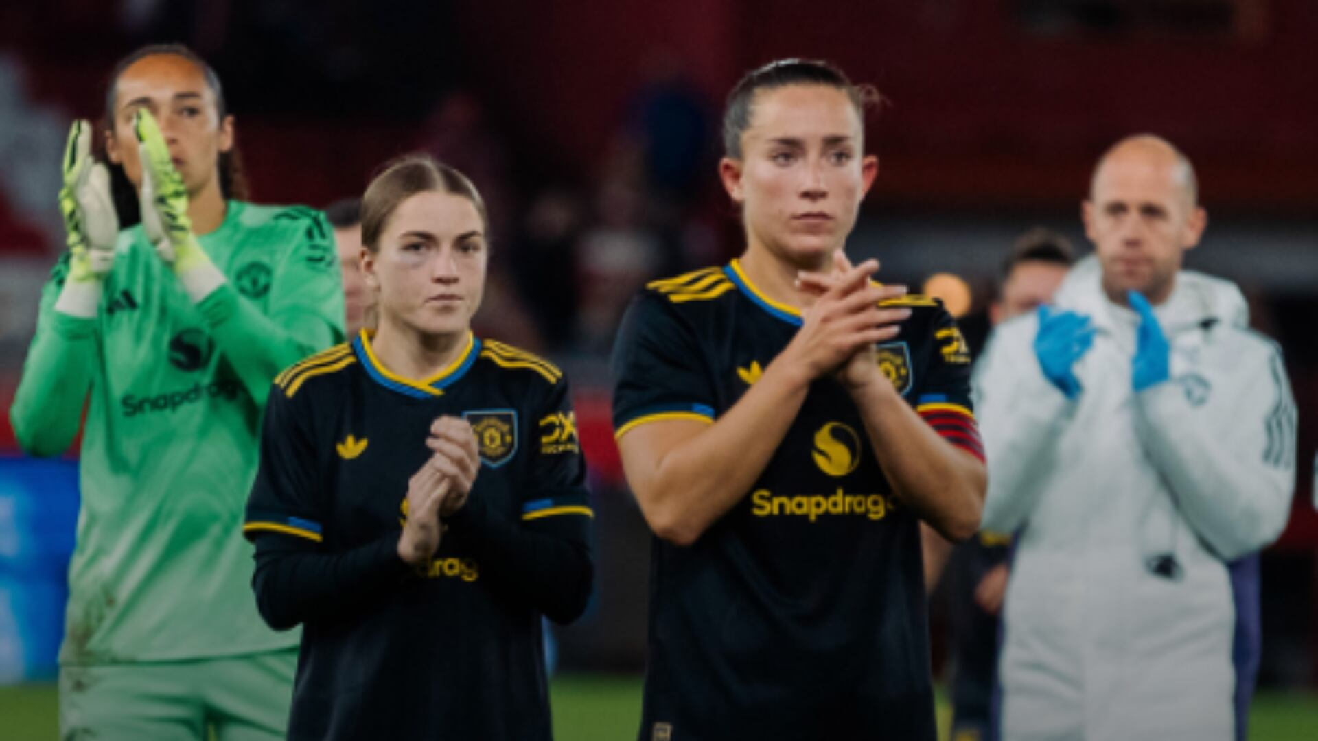 Manchester United investiga sumiço de chuteiras e caneleiras das jogadoras antes de partida