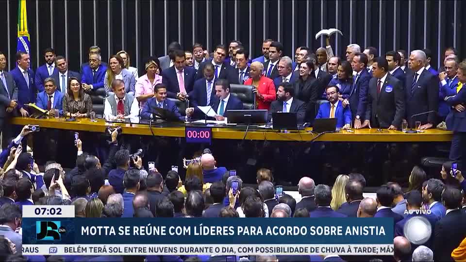 Hugo Motta se reúne com líderes partidários para discutir anistia