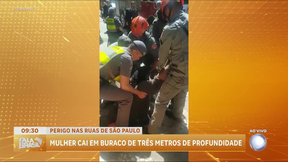 Mulher cai em buraco no centro histórico de São Paulo e é resgatada