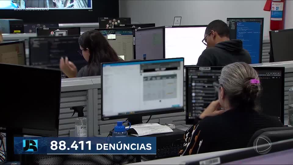 Disque-denúncia ajuda a polícia de São Paulo a prender estrangeira condenada por assalto a bancos