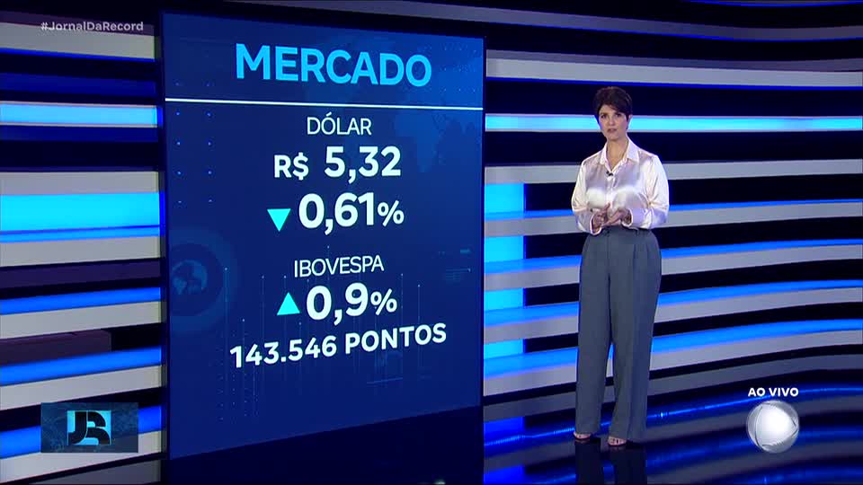 Dólar fecha em R$ 5,32 e registra menor cotação em 15 meses