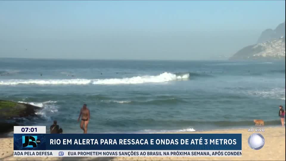 Alerta de ressaca no Rio prevê onda de até três metros