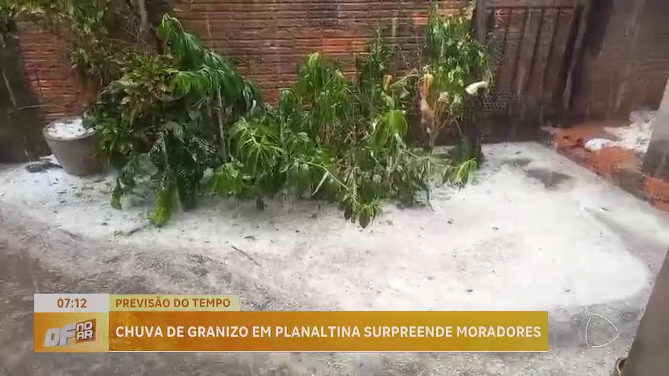 Chuva de granizo surpreende moradores em Planaltina (DF)