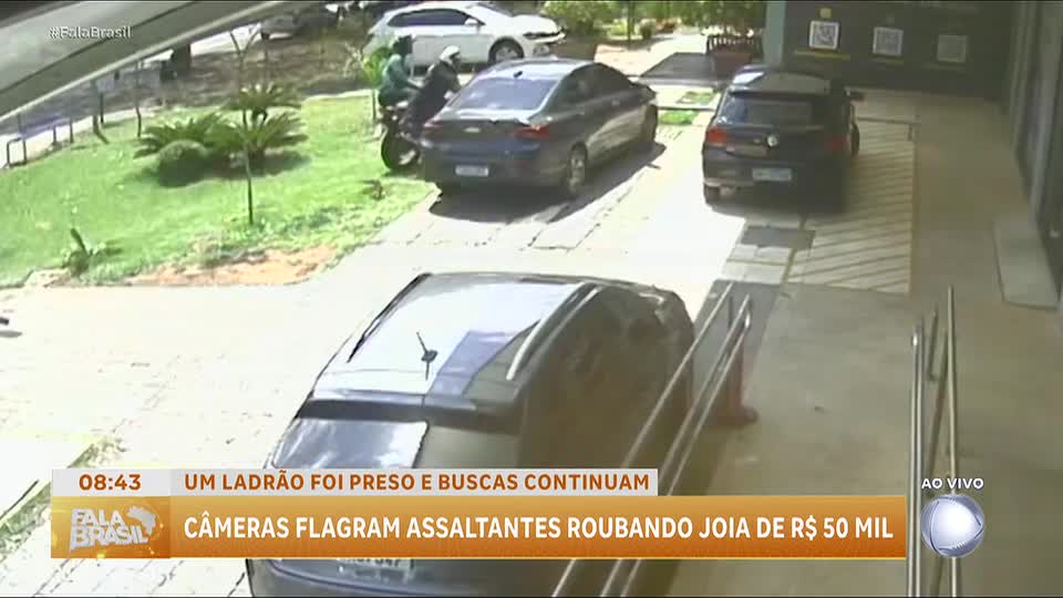 Joia de R$ 50 mil é roubada por ladrões no meio da rua em BH