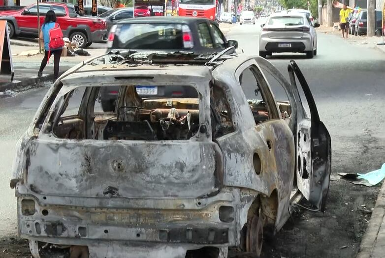 Carro de jovem desaparecido  é encontrado queimado na zona oeste do Rio