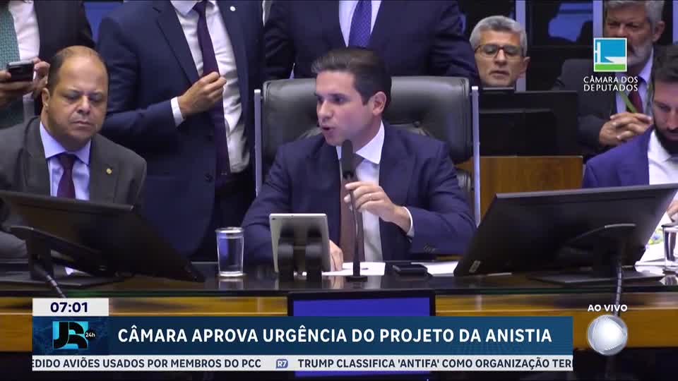 Câmara aprova urgência em projeto de anistia ao envolvidos nos atos de 8 de janeiro