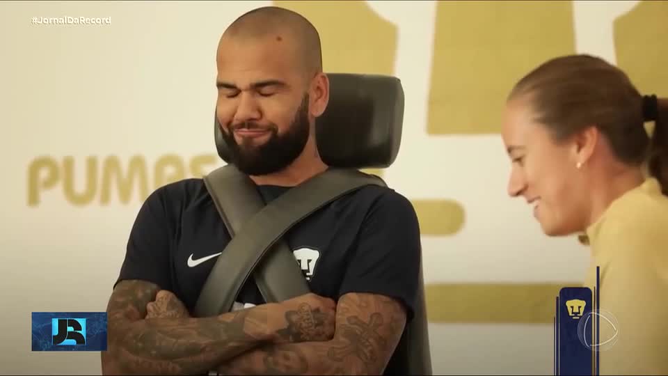 Ex-jogador Daniel Alves sofre derrota na corte arbitral do esporte e paga indenização ao Pumas