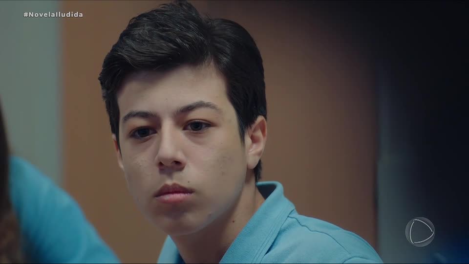 Ali é provocado na escola por Demir, irmão mais novo de Derin | Iludida