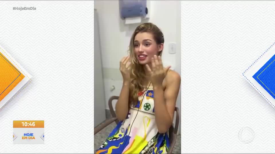 Após 15 anos sem ouvir, jovem de 18 anos recupera audição com ouvido biônico