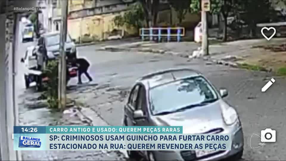 Criminosos usam guinchos para furtar carros estacionados na rua em SP
