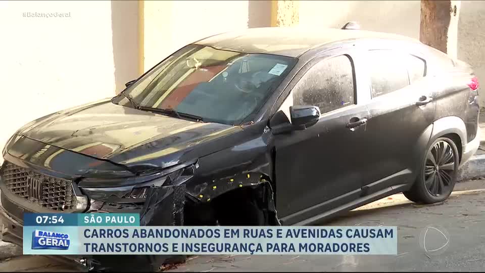 Carros abandonados viram esconderijo para bandidos e usuários de drogas em São Paulo