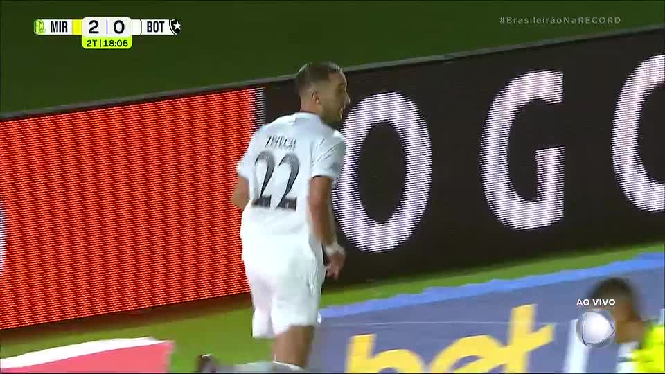 Estreante do dia, Ziyech dá drible de futsal e mostra credenciais no Botafogo