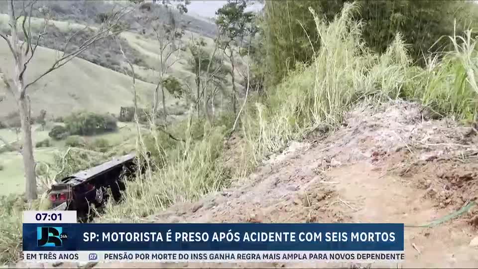 Motorista é preso após acidente de ônibus em ribanceira em SP