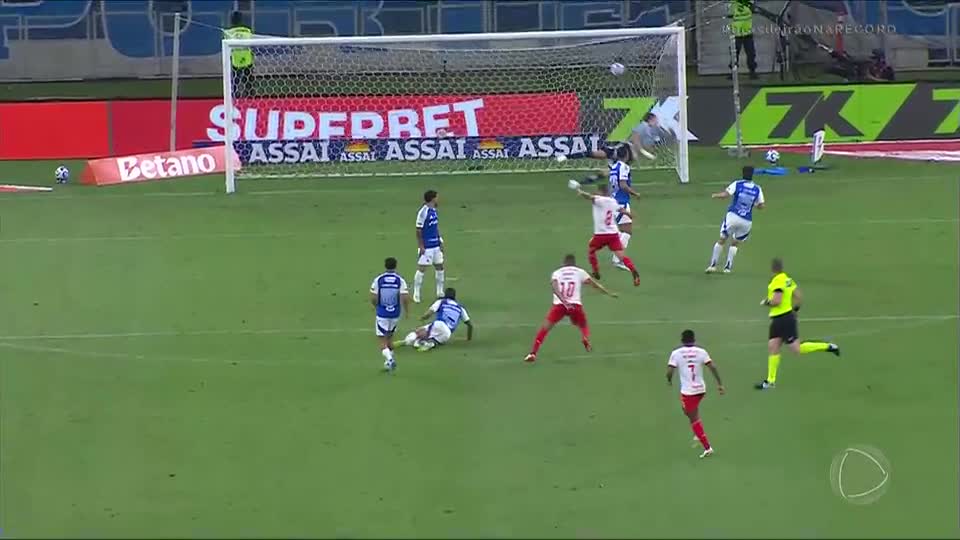 Gol do Red Bull Bragantino! Jhon Jhon chuta de primeira da meia-lua e abre o placar no Mineirão