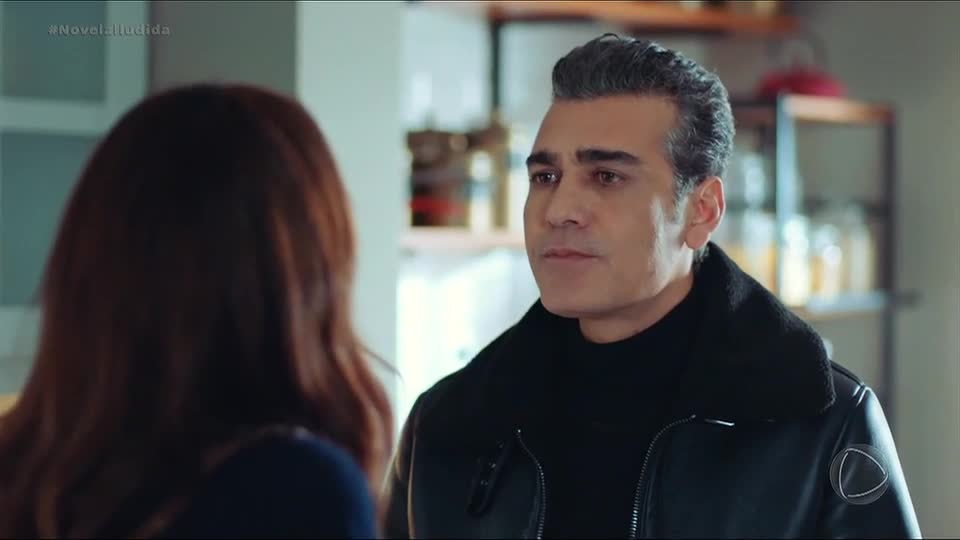 ‘Você transformou a Derin em uma versão de mim’, dispara Asya em discussão com Volkan | Iludida