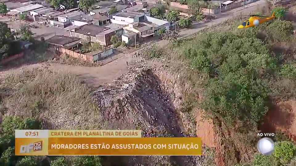 Moradores pedem ajuda devido à erosão que avança em direção a casas em Planaltina de Goiás