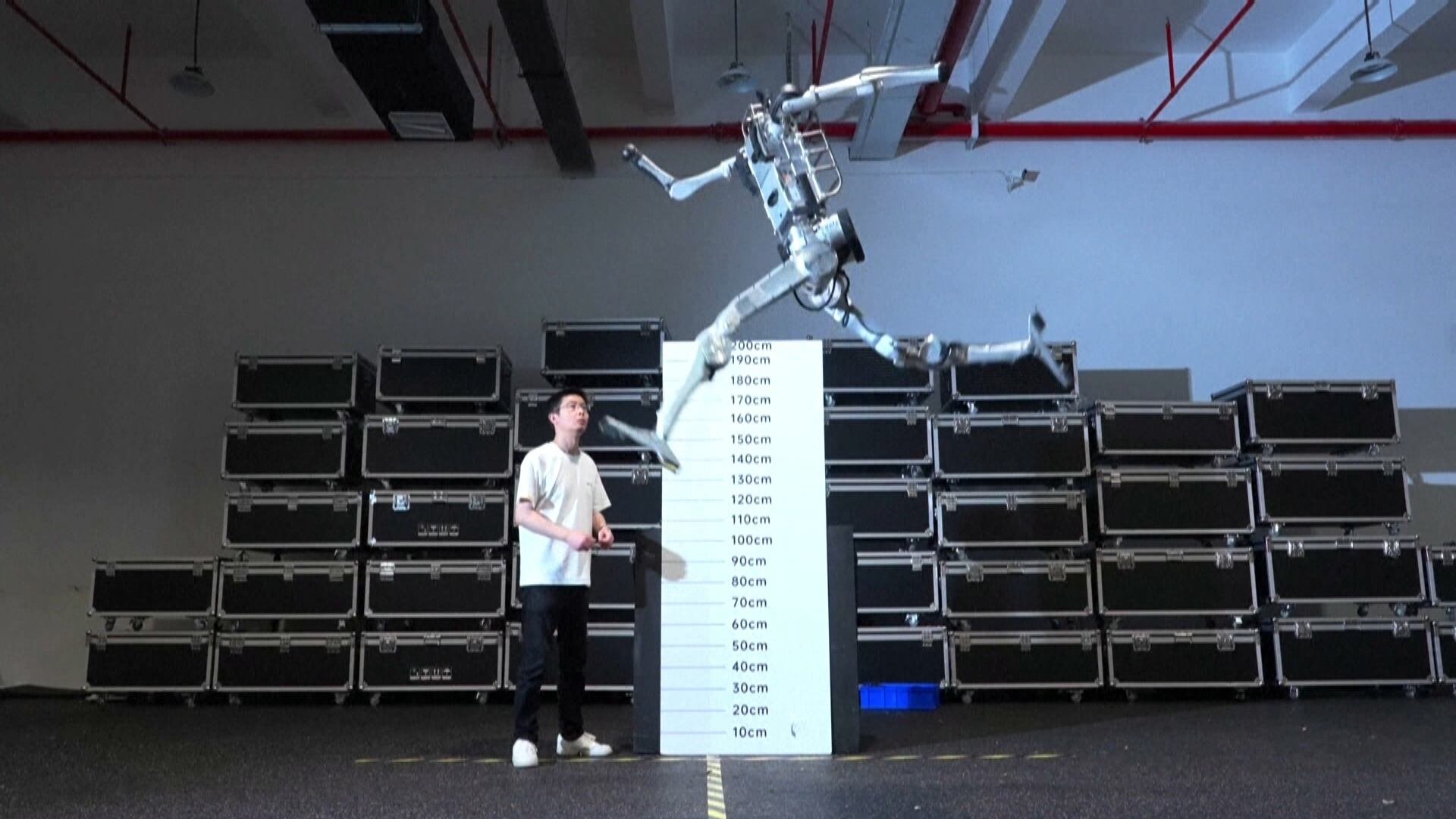 Empresa chinesa apresenta novo humanoide capaz de dar salto vertical