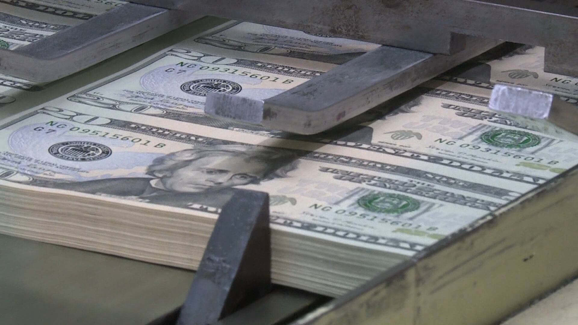 Dólar opera em alta e chega a bater os R$ 5,15 nesta quarta (23)