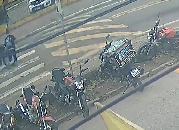 Motoqueiro sem habilitação atropela adolescente em Teresópolis (RJ)