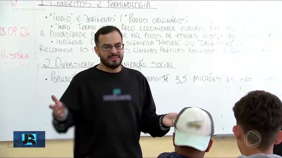 Número de jovens que querem ser professores cai 30% em dez anos e acende alerta na educação