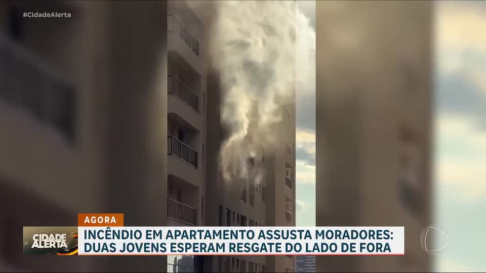 Incêndio em prédio deixa duas jovens presas na sacada em Goiânia (GO)