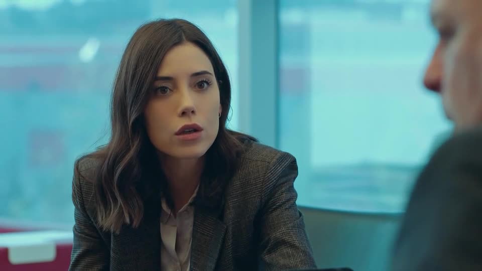 Asya exige que Haluk afaste Volkan dela | Iludida