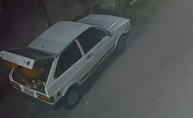 VÍDEO: Ladrão entra pelo porta-malas e furta carro de serralheiro em Niterói (RJ)
