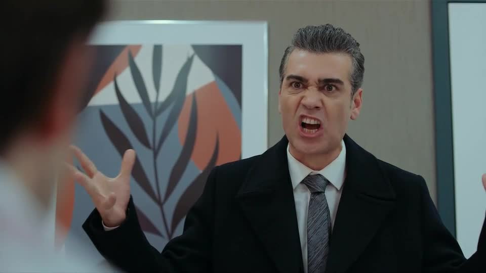 Volkan vai ao hospital e intimida Turgay | Iludida