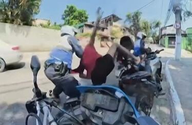 VÍDEO: Suspeito em moto roubada é preso após perseguição em Niterói (RJ)