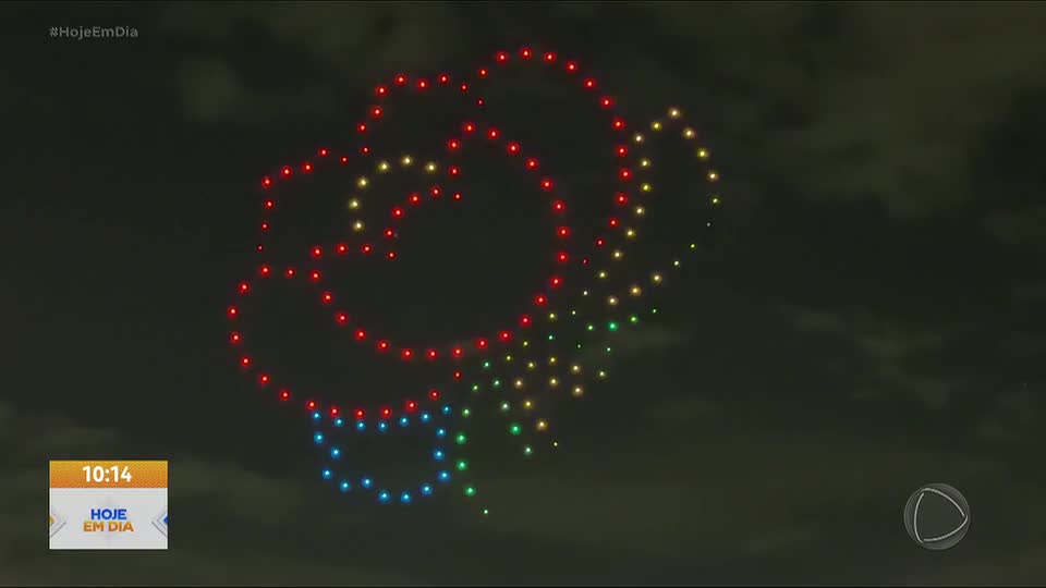 Drones coloridos iluminam o céu de SP na celebração do ano da cultura Brasil-China