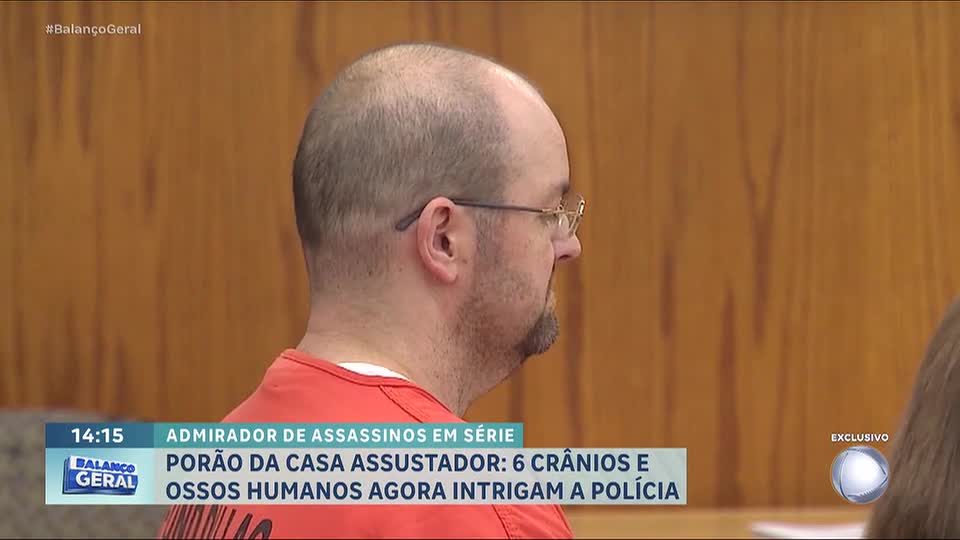 Homem persegue mulher por 13 anos e polícia encontra ossos humanos no porão dele nos EUA